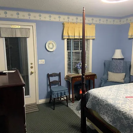 Weatherpine Inn-3