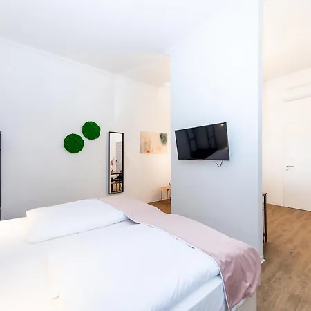 Adagio Downtown Rooms-3