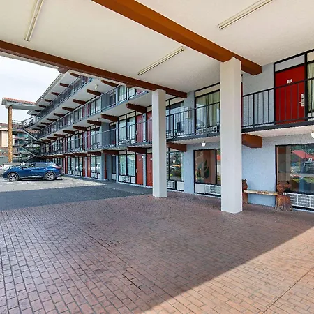 Americana Inn A Travelodge By Wyndham-3