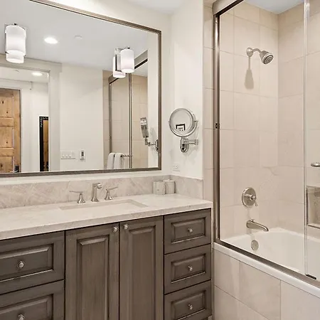 Obermeyer Place Unit 102 Park, Expansive Luxury Condo Walking Distance To Gondola & Restaurants-3