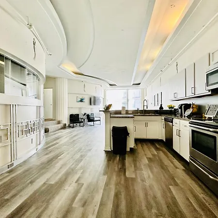 Executive Vacation Suite For 4-2