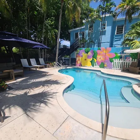 Duval Street Suite Overlooking Duval With Parking And Pool-2