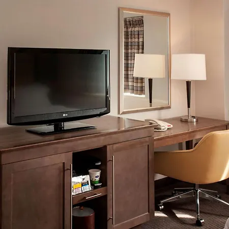 Hampton Inn & Suites Milwaukee Downtown-2