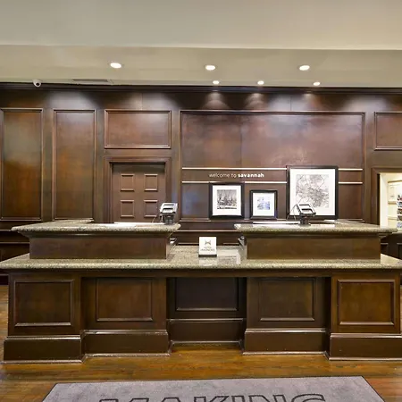 Hampton Inn & Suites Savannah Historic District-2