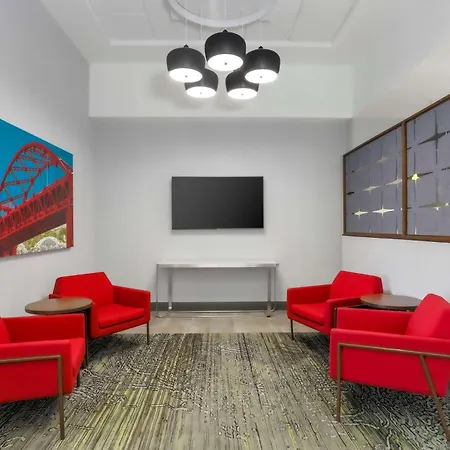 Hampton Inn & Suites Pittsburgh Downtown-3