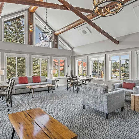 Basecamp Lodge Canmore-2