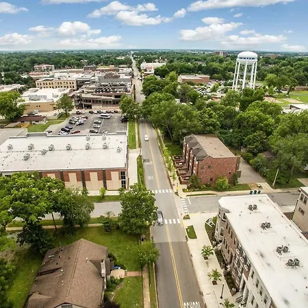 The Brownstone-1 Block To Downtown Bentonville-2