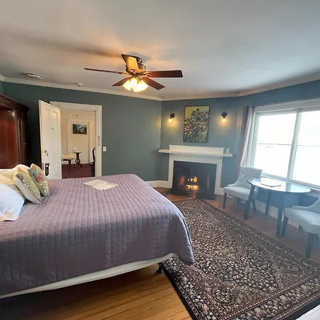 Saltair Inn Waterfront B&B-3