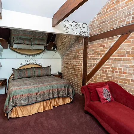 Quarter House Suites-2