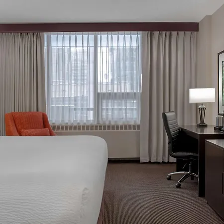 Ramada Plaza By Wyndham Calgary Downtown-2