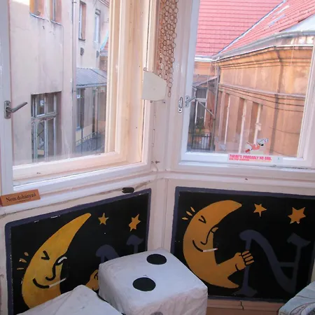 Carpe Noctem Hostel-3
