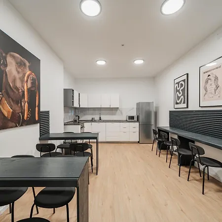 Chic Central City Rooms By Home2-3