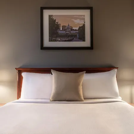 Hotel Faubourg Montreal Centre-Ville Downtown-2