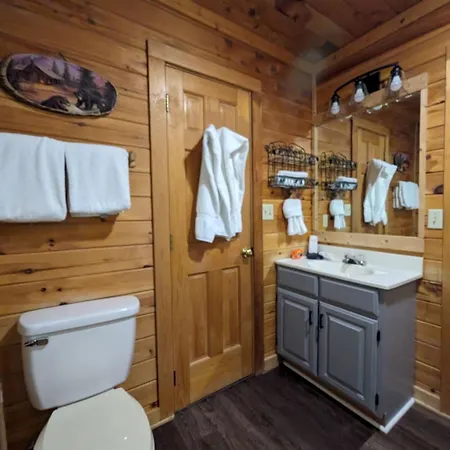 Er57 - Bear Haven - Great Location! Close To All The Action! Cabin-2