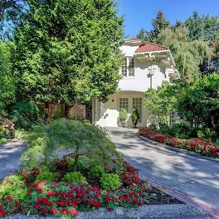 Portland'S White House Carriage House-3