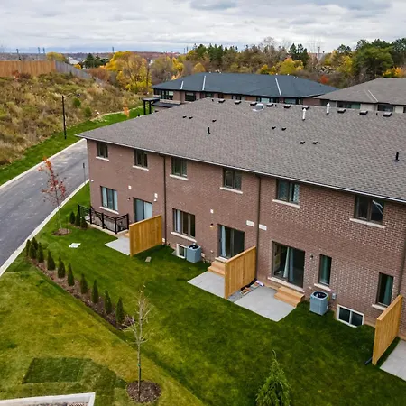 Niagara Falls Luxury Living - 8 Guest House-3