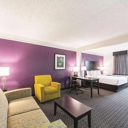 La Quinta Inn & Suites By Wyndham San Antonio Downtown-2
