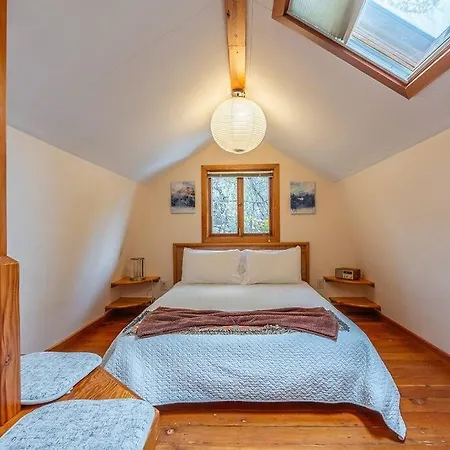 Charming Two-Level Retreat In Capitol Hill - Foxglove Inn-2