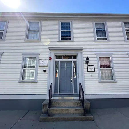 Private Historic Inn Downtown Newport-2