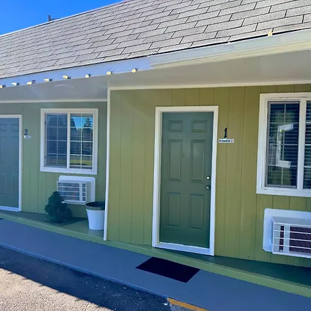 Chalet Motel - Affordable Stay In Central Bend-2