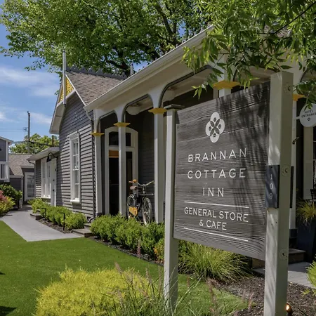 Brannan Cottage Inn-3