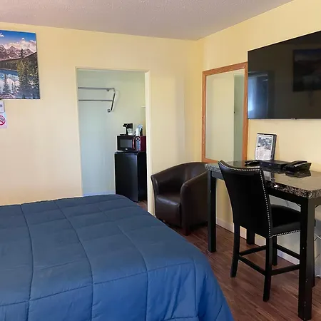Port-O-Call Inn-3