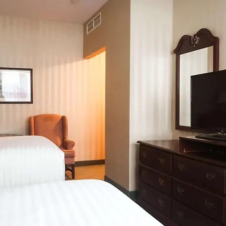 Quality Inn & Suites Downtown-2