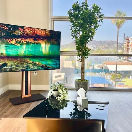 Hollywood Sign View 2 Bed 2 Bath Premium Corner-2