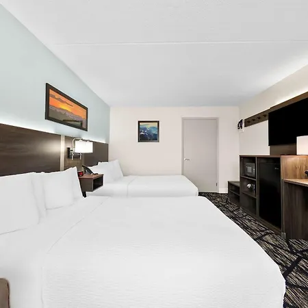 Clarion Inn & Suites Near The Leconte Center Pigeon Forge-3