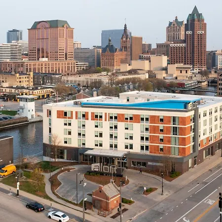 Aloft By Marriott Milwaukee Downtown-3