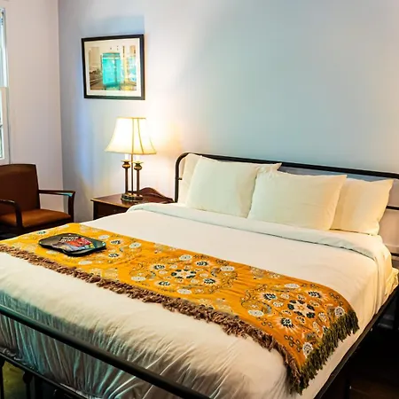Historic Mardi Gras Inn-3