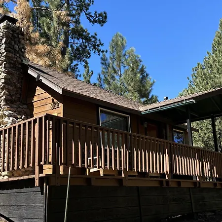 Snow Bunny Lodge - Perfect Big Bear Getaway! Deck With A New Hot Tub And Charcoal Barbecue!-2