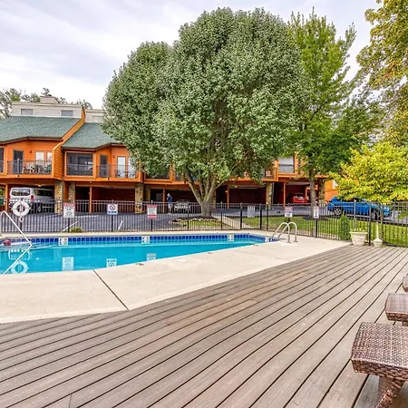 Downtown Gatlinburg Prime Location Walk Everywhere In Gatlinburg3Bed3Bath Sleeps 8-2