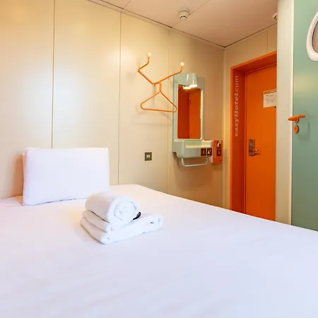 Easyhotel Edinburgh-3