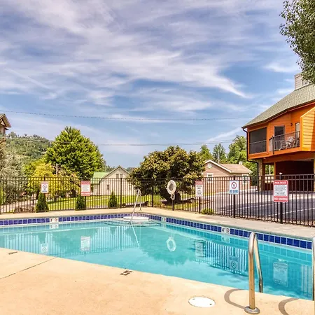 Downtown Gatlinburg Prime Location Walk Everywhere In Gatlinburg3Bed3Bath Sleeps 8-3