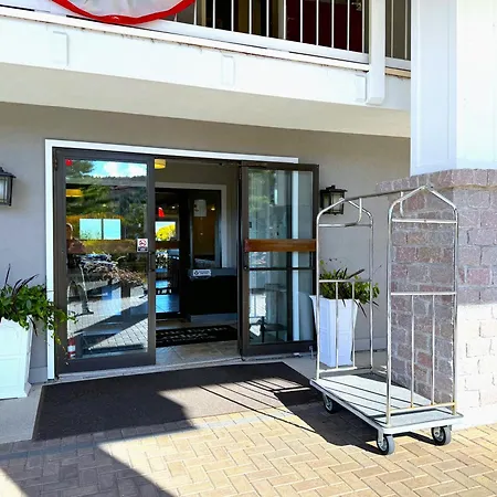 Atlantic Eyrie Lodge-2