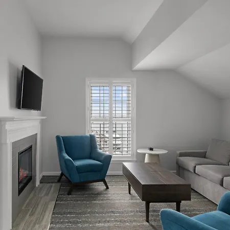 Club Wyndham Newport Onshore-3