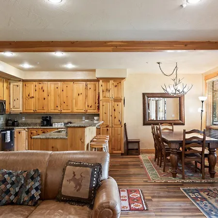 Glenfiddich Condo, Deer Valley Resort, Cozy Interiors, Private Patio, Private Hot Tub, Stunning View-2