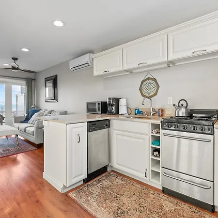 Perkins Cove Oceanfront Cottage-2
