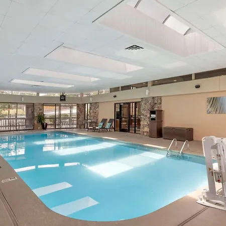Best Western Plus Landing View Inn & Suites-2