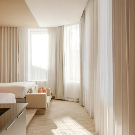 Rose Hotel Invisible-3