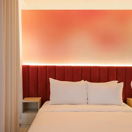 Rose Hotel Invisible-2