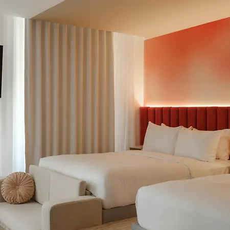 Rose Hotel Invisible-3