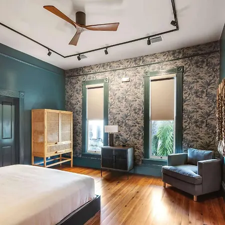 Blue Room At The Grand Maloney-3