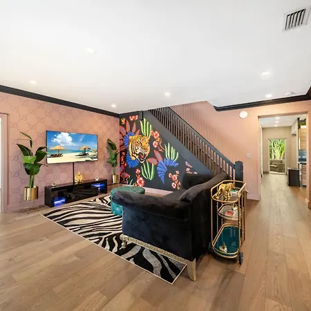 Miami Gucci Home With Pool & Great Location-3