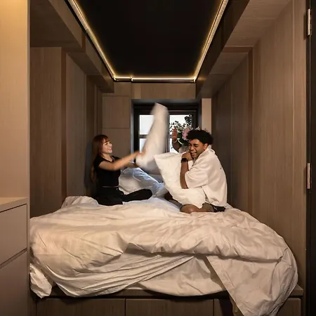 Cube Social Boutique Capsule Hotel At Boat Quay-3