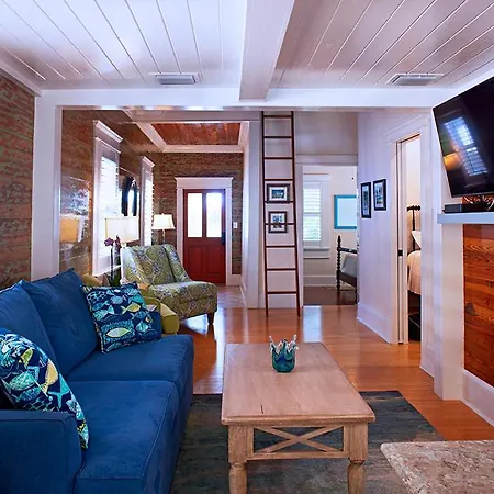 Pineapple Cottage-2