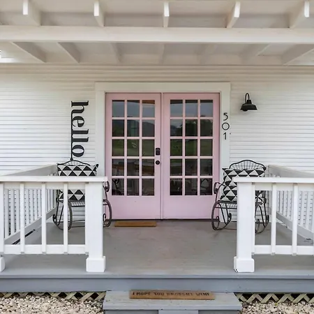 Pink Duchess - Mins To Main Hot Tub & Fire Pit-3