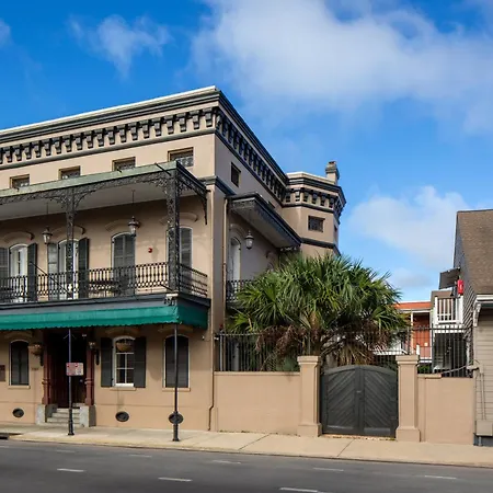 New Orleans Courtyard Hotel By The French Quarter-3