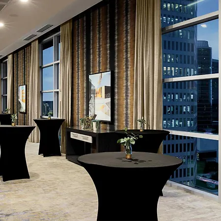 Courtyard By Marriott Dallas Downtown/Reunion District-3
